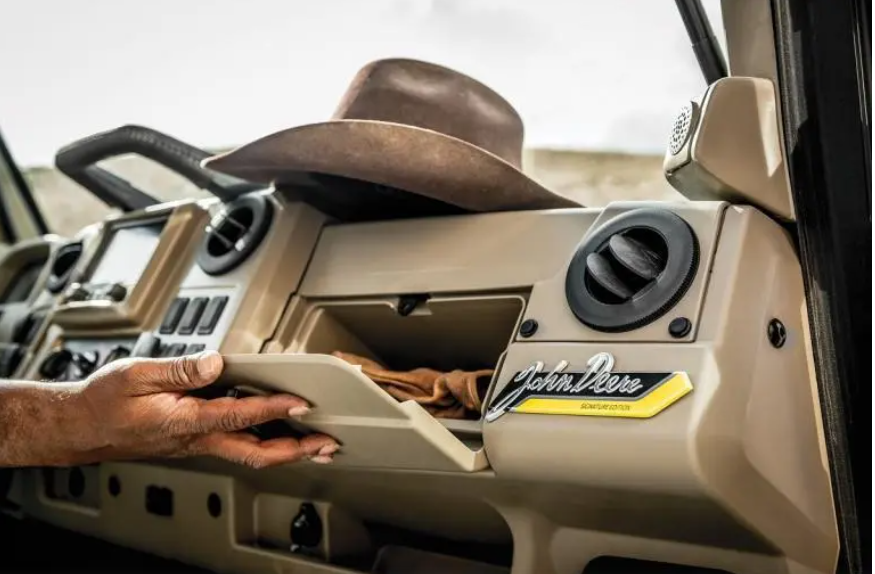 john-deere-signature-gator-